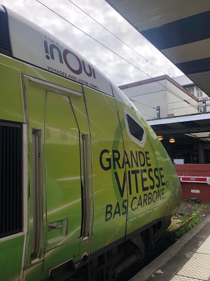le tgv un des moyens de transports en commun éco-responsable